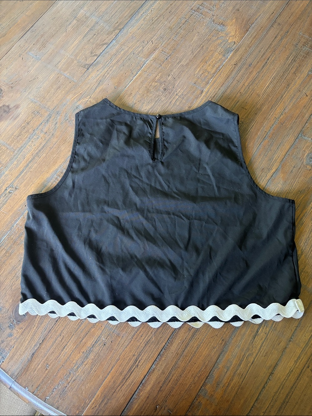 SHEIN size L black with white scalloped trim cropped tank and short set - Picture 9 of 12